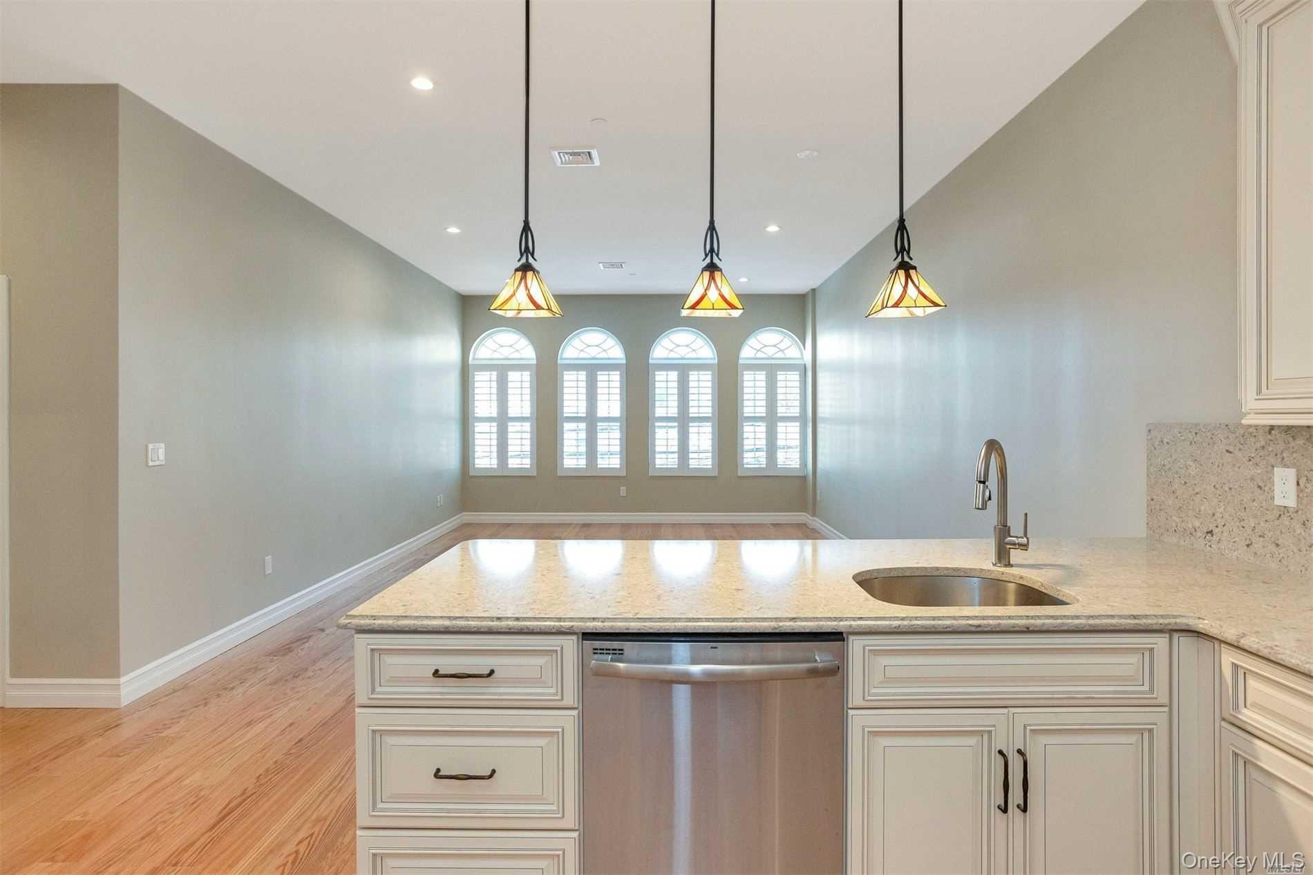 #7 photo, 10 Wall Street, Саффолк ‖ Huntington , NY 11743