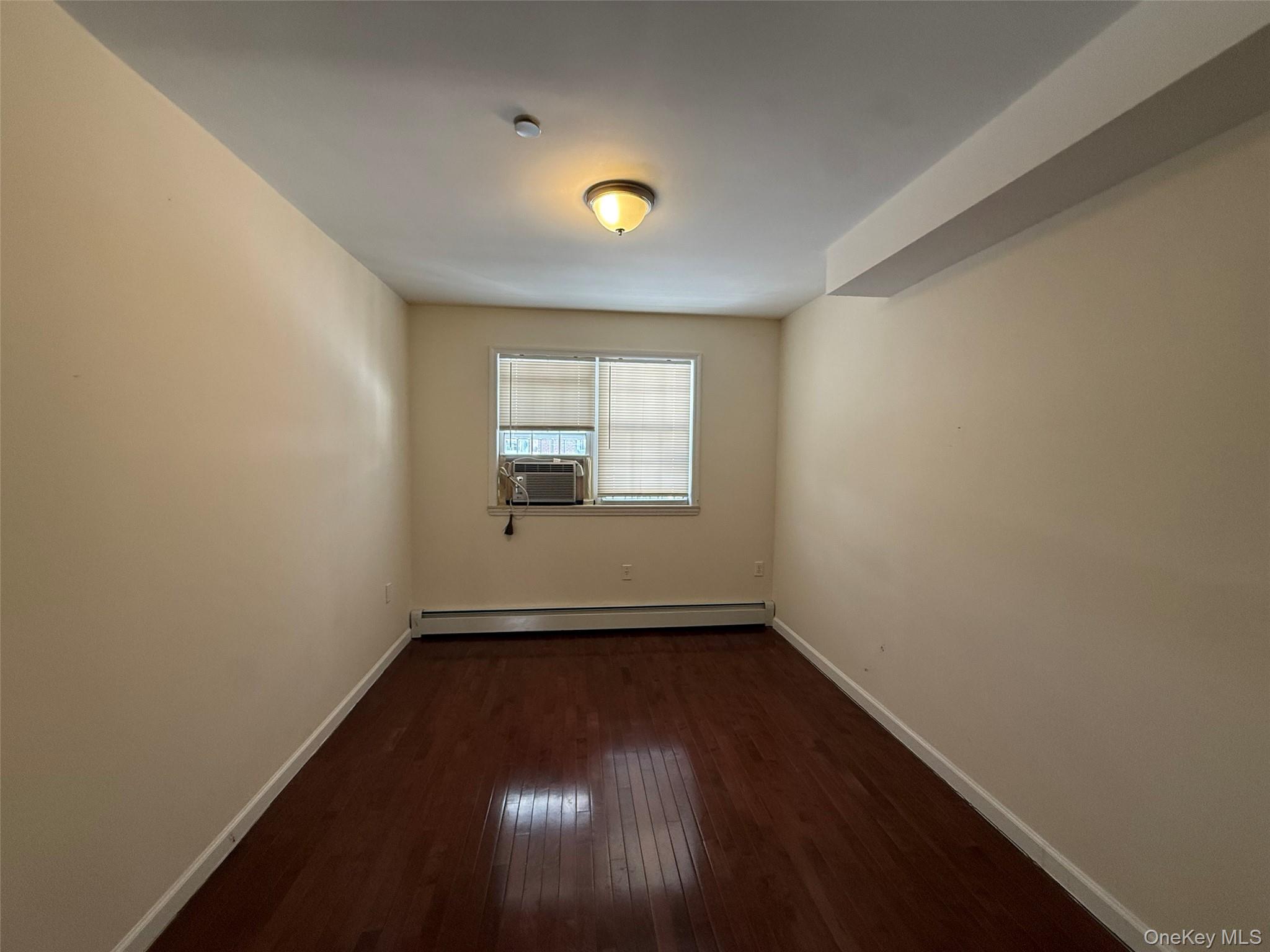 #4 photo, 42-20 196th Street, Flushing , NY 11358