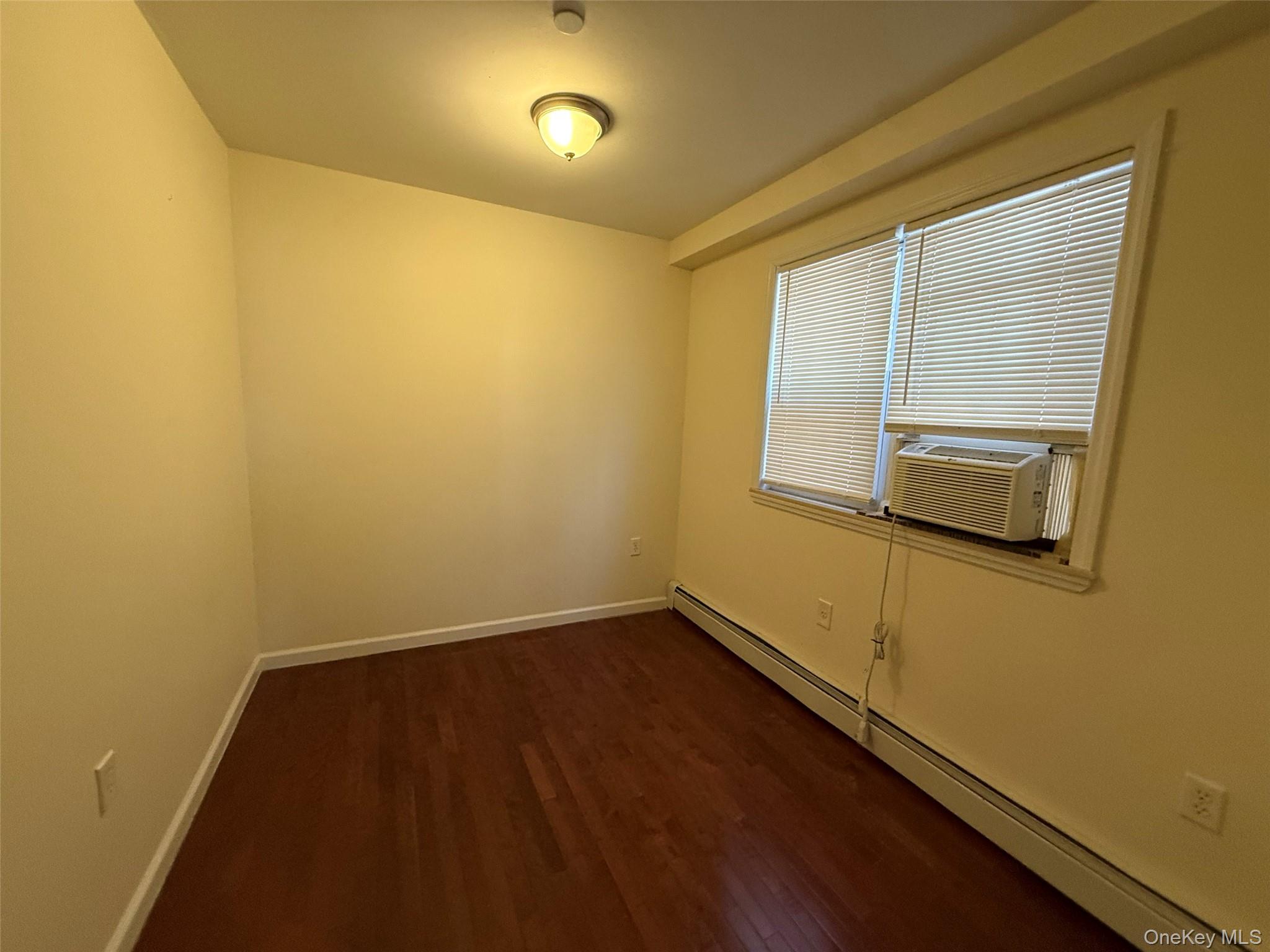 #6 photo, 42-20 196th Street, Flushing , NY 11358