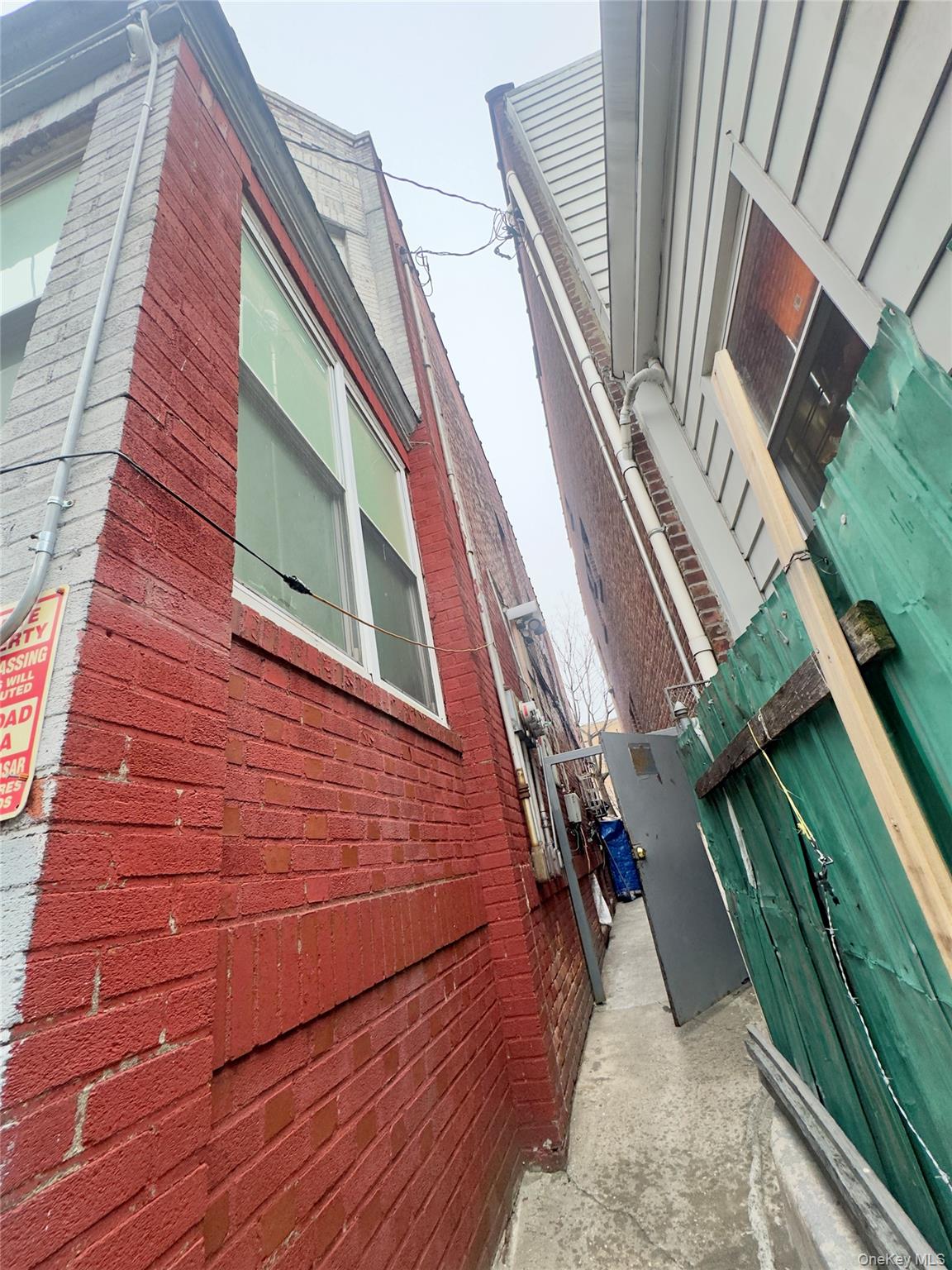 #3 photo, 104-60 Roosevelt Avenue, Corona , NY 11368