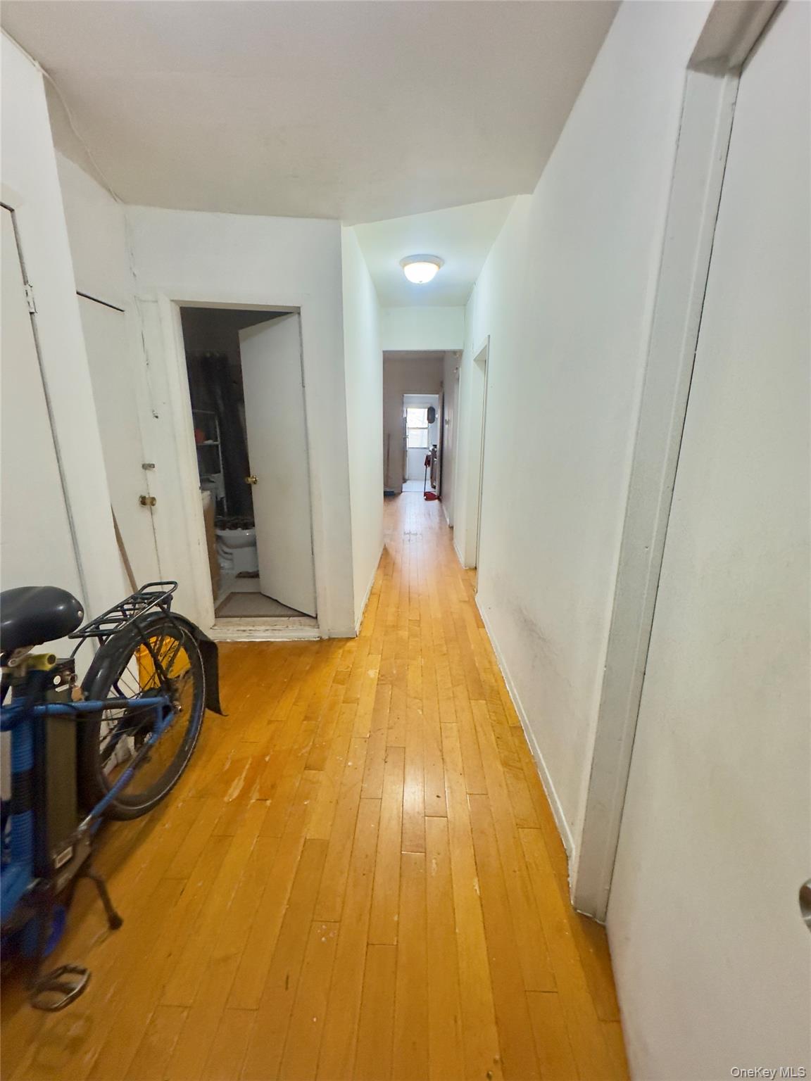 #4 photo, 104-60 Roosevelt Avenue, Corona , NY 11368