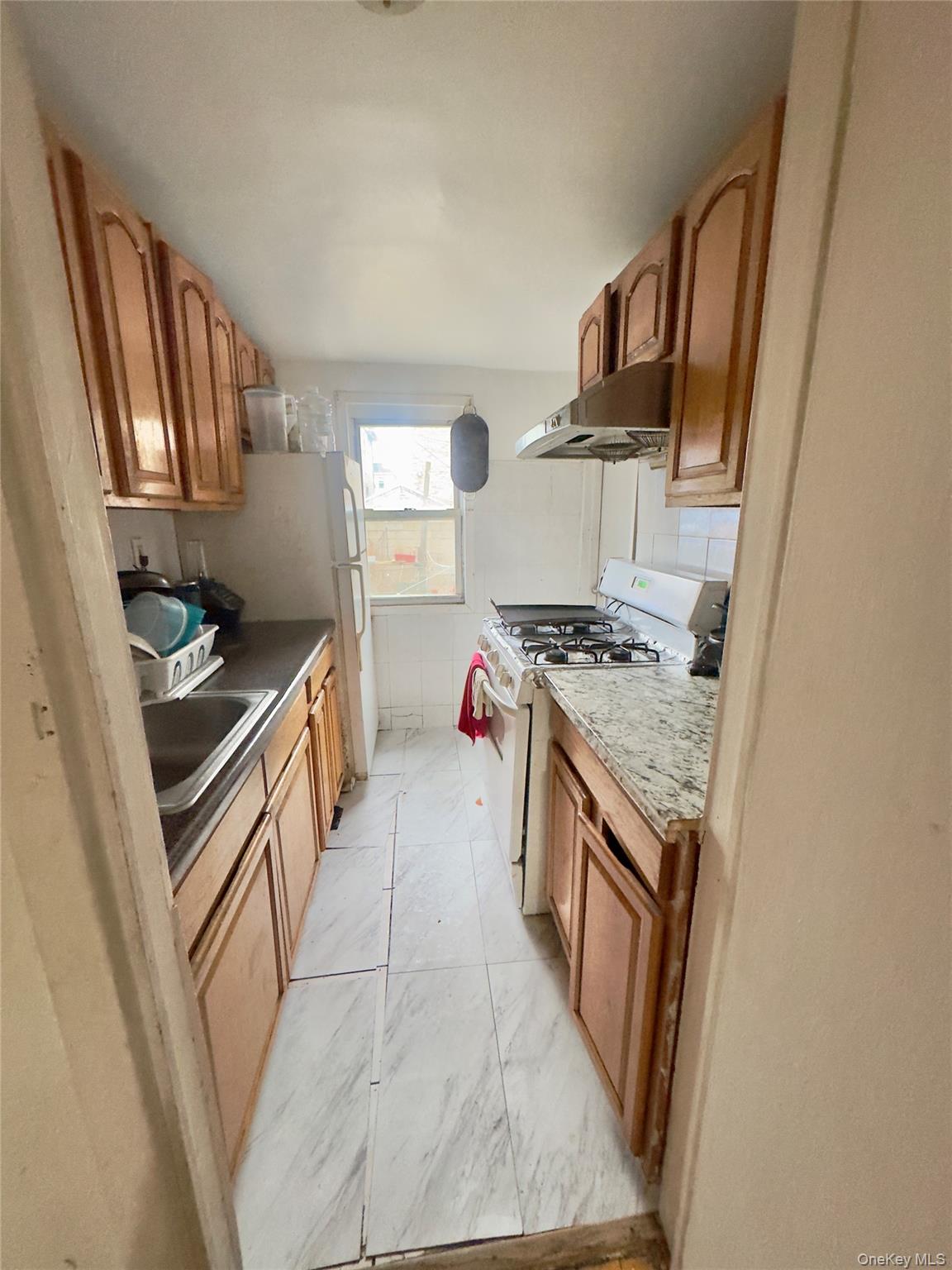 #6 photo, 104-60 Roosevelt Avenue, Corona , NY 11368