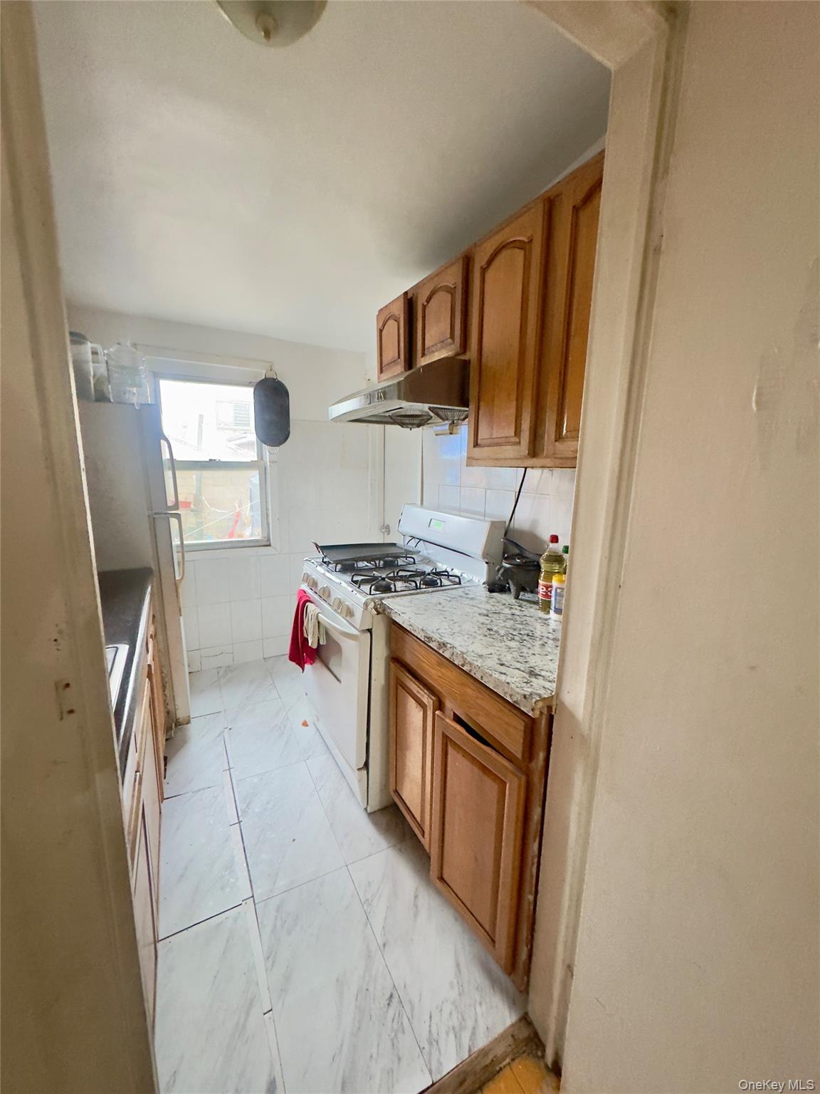 #7 photo, 104-60 Roosevelt Avenue, Corona , NY 11368