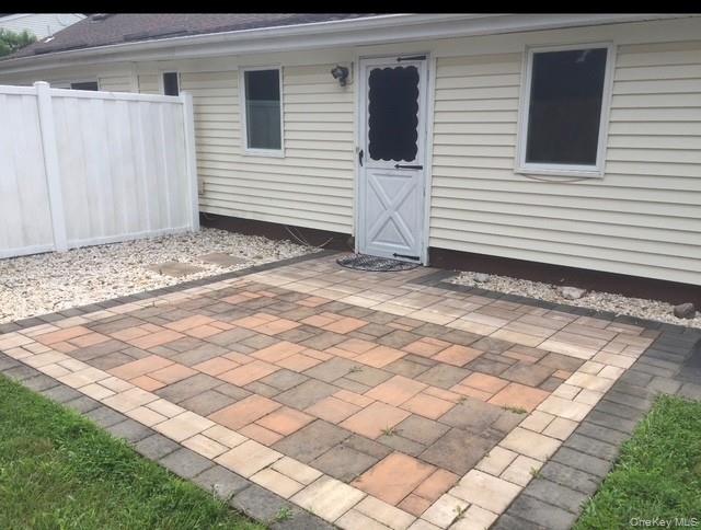 #2 photo, 119 Miramar Avenue, 롱 아일랜드 East Patchogue , NY 11772