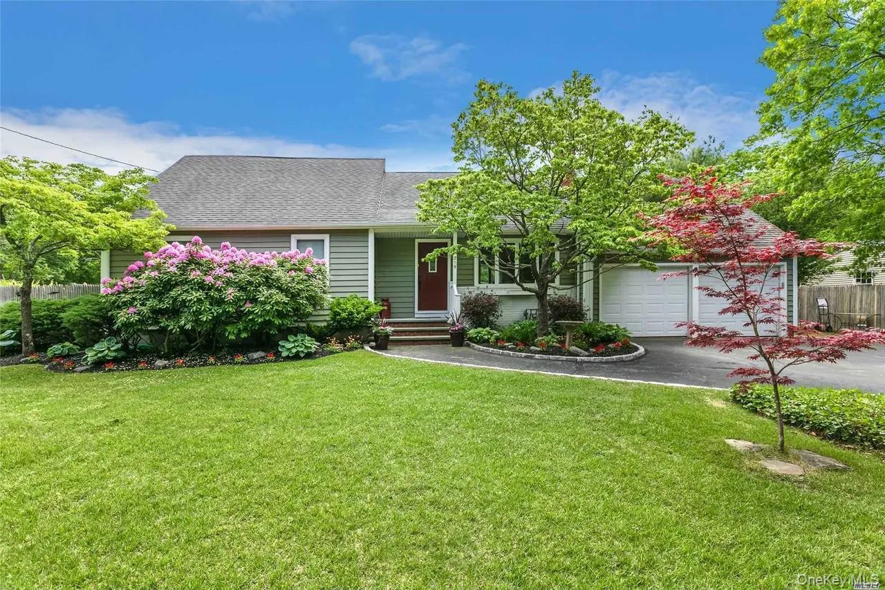 #1 photo, 219 Pond Road, Bohemia , NY 11716