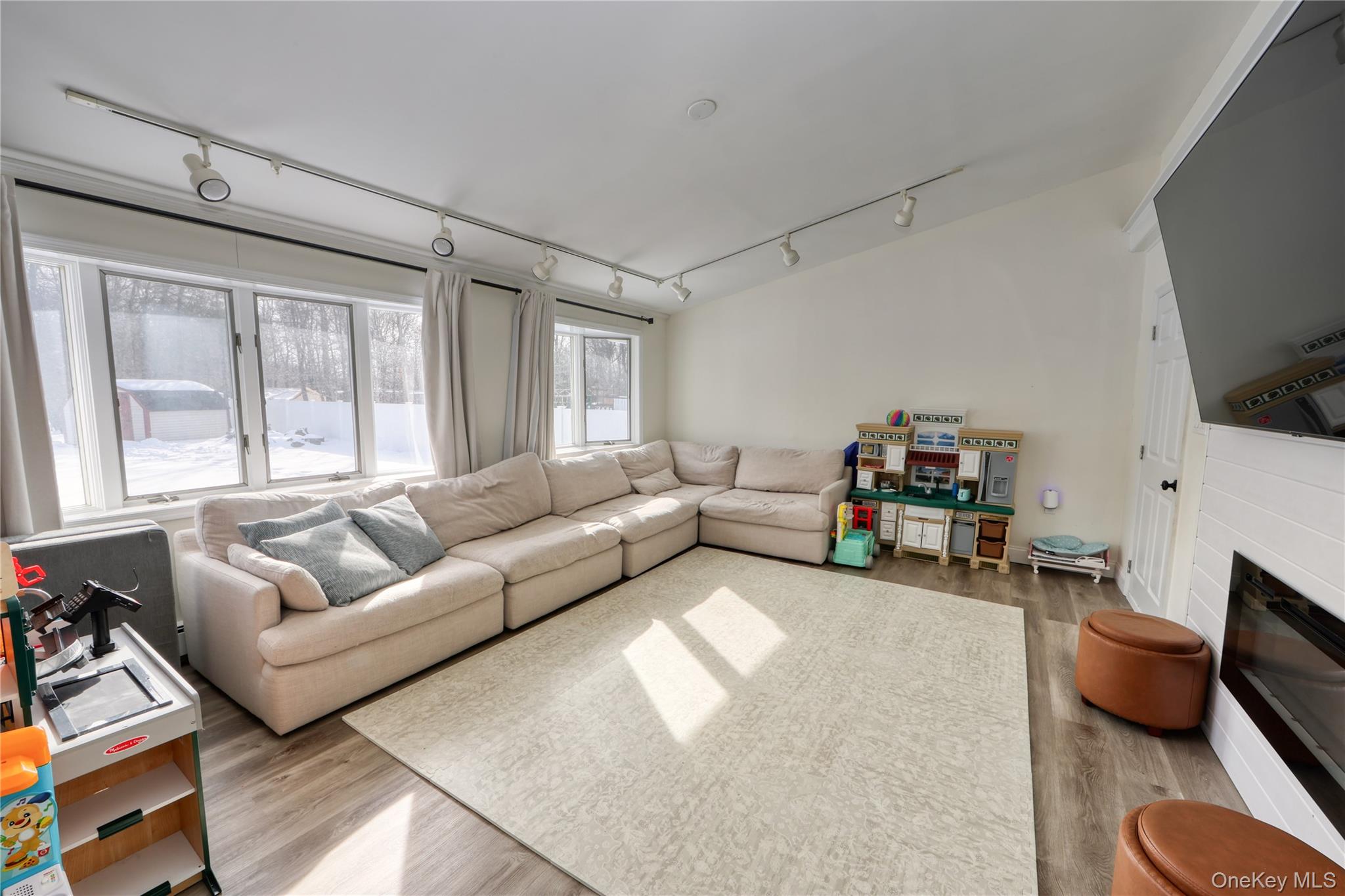 #17 photo, 219 Pond Road, Bohemia , NY 11716