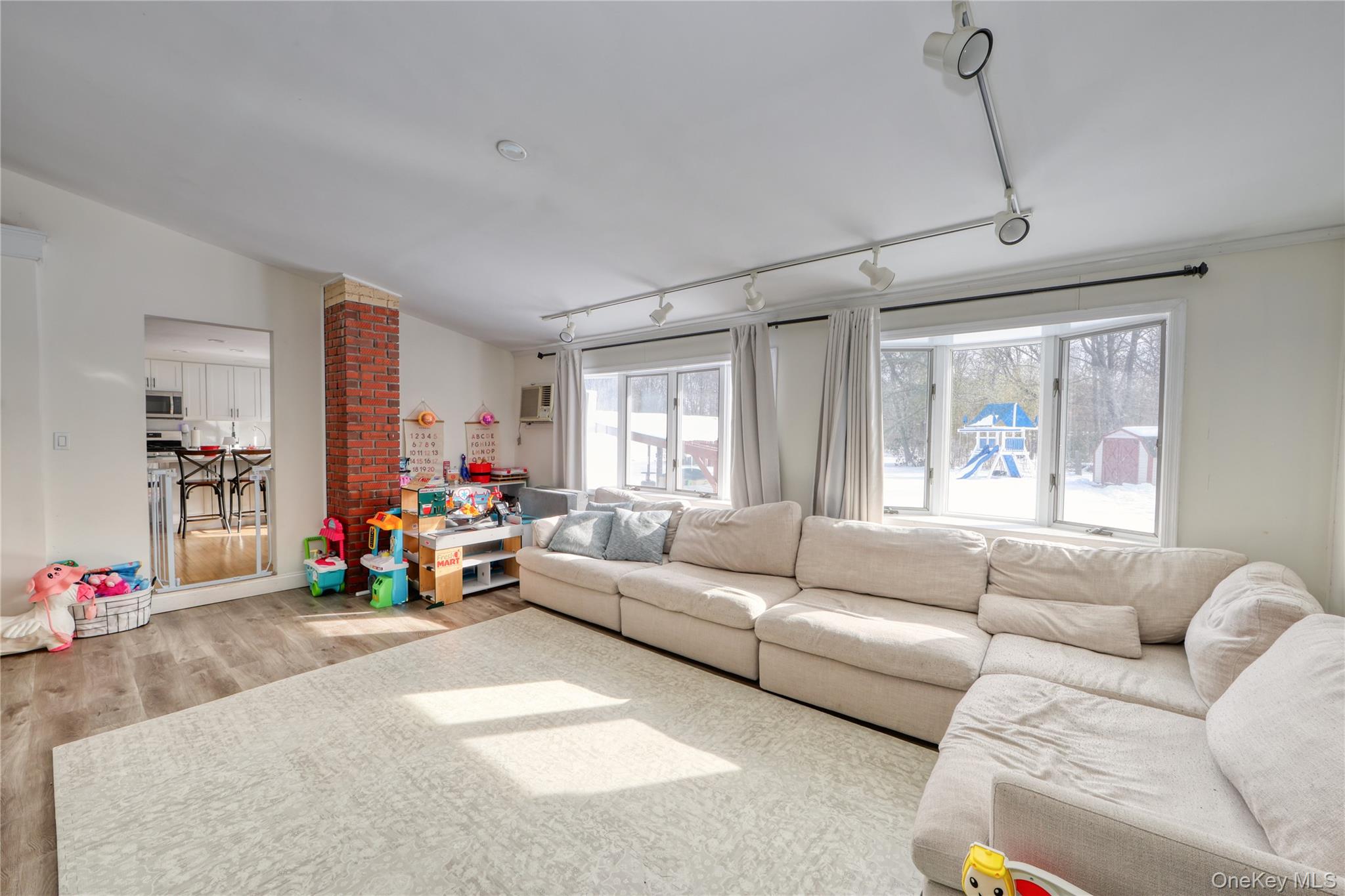 #18 photo, 219 Pond Road, Bohemia , NY 11716