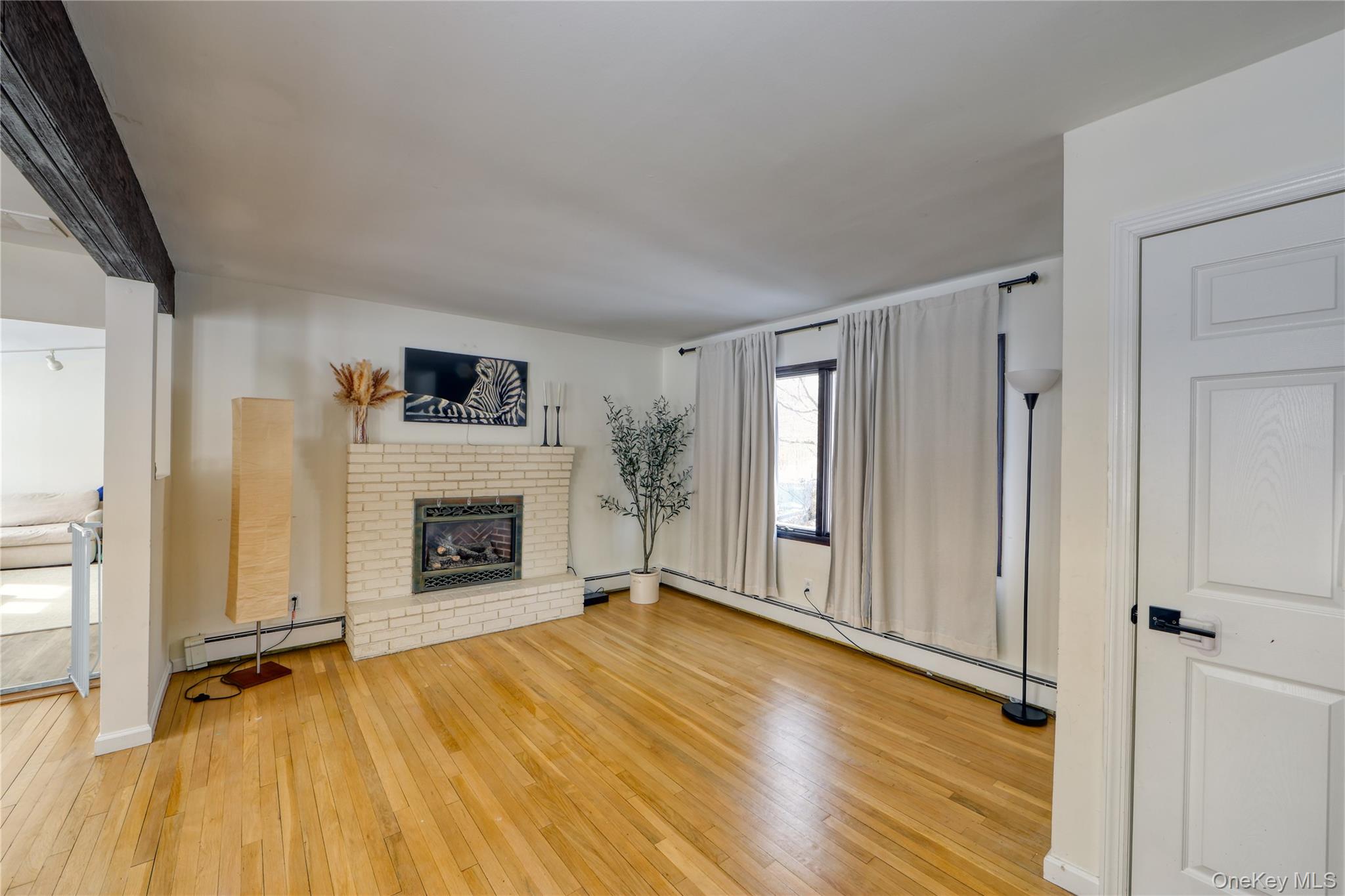 #20 photo, 219 Pond Road, Bohemia , NY 11716