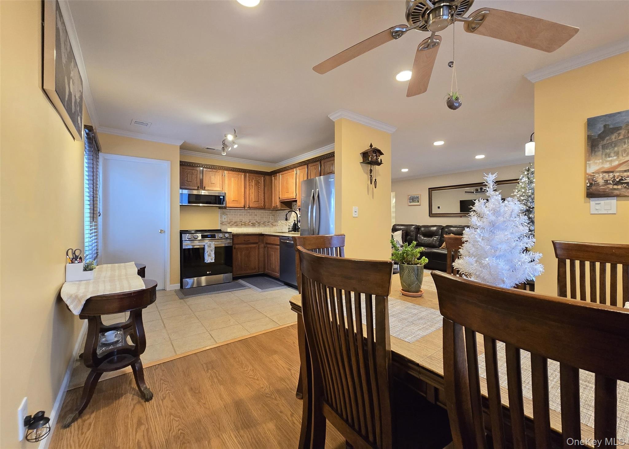 #11 photo, 392 Clubhouse Court, Coram , NY 11727