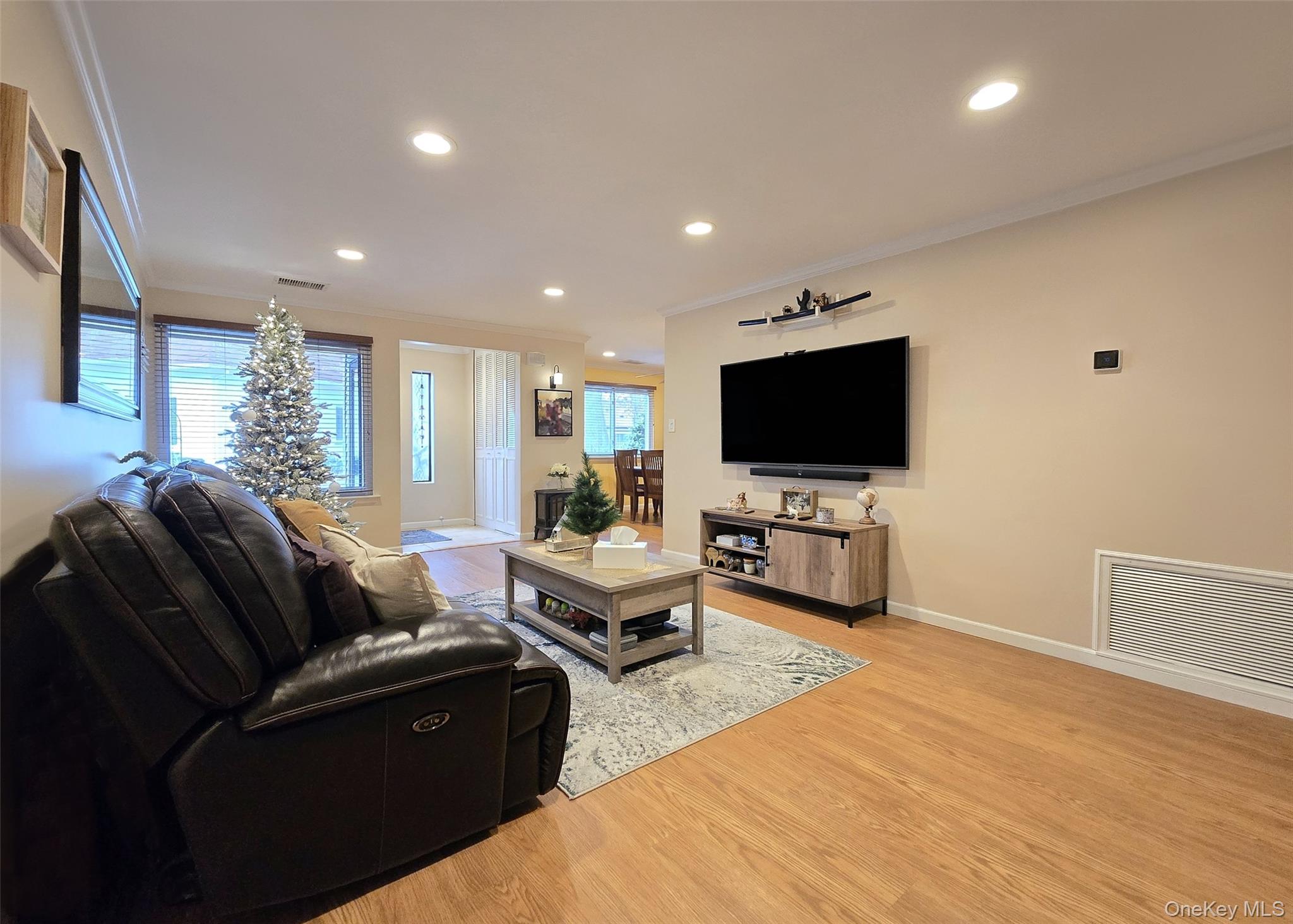 #4 photo, 392 Clubhouse Court, Coram , NY 11727