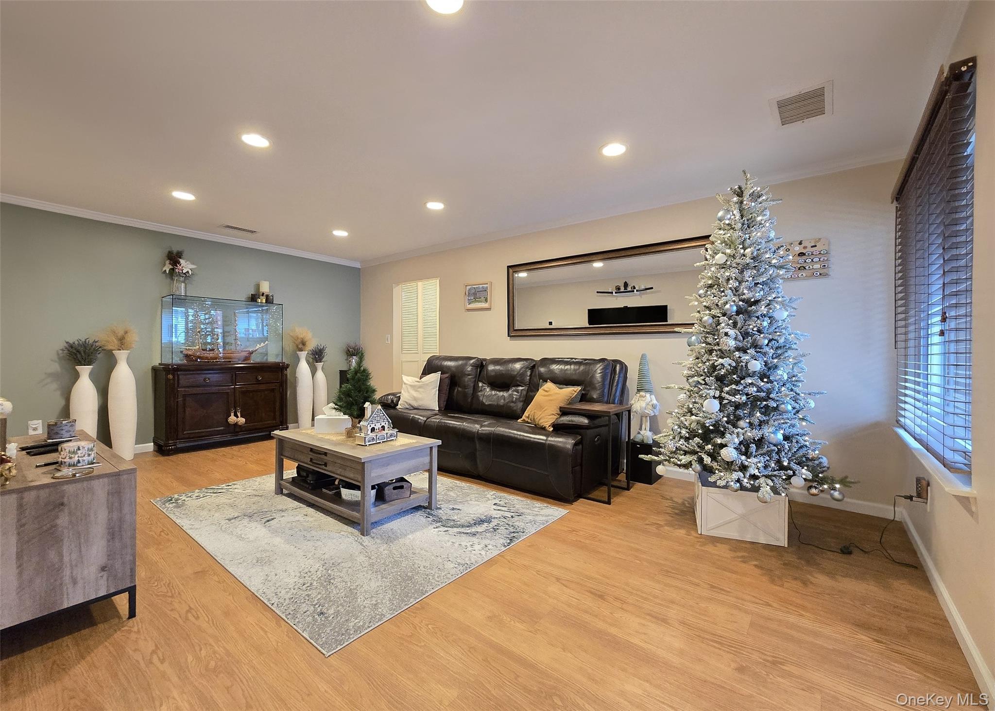 #6 photo, 392 Clubhouse Court, Coram , NY 11727