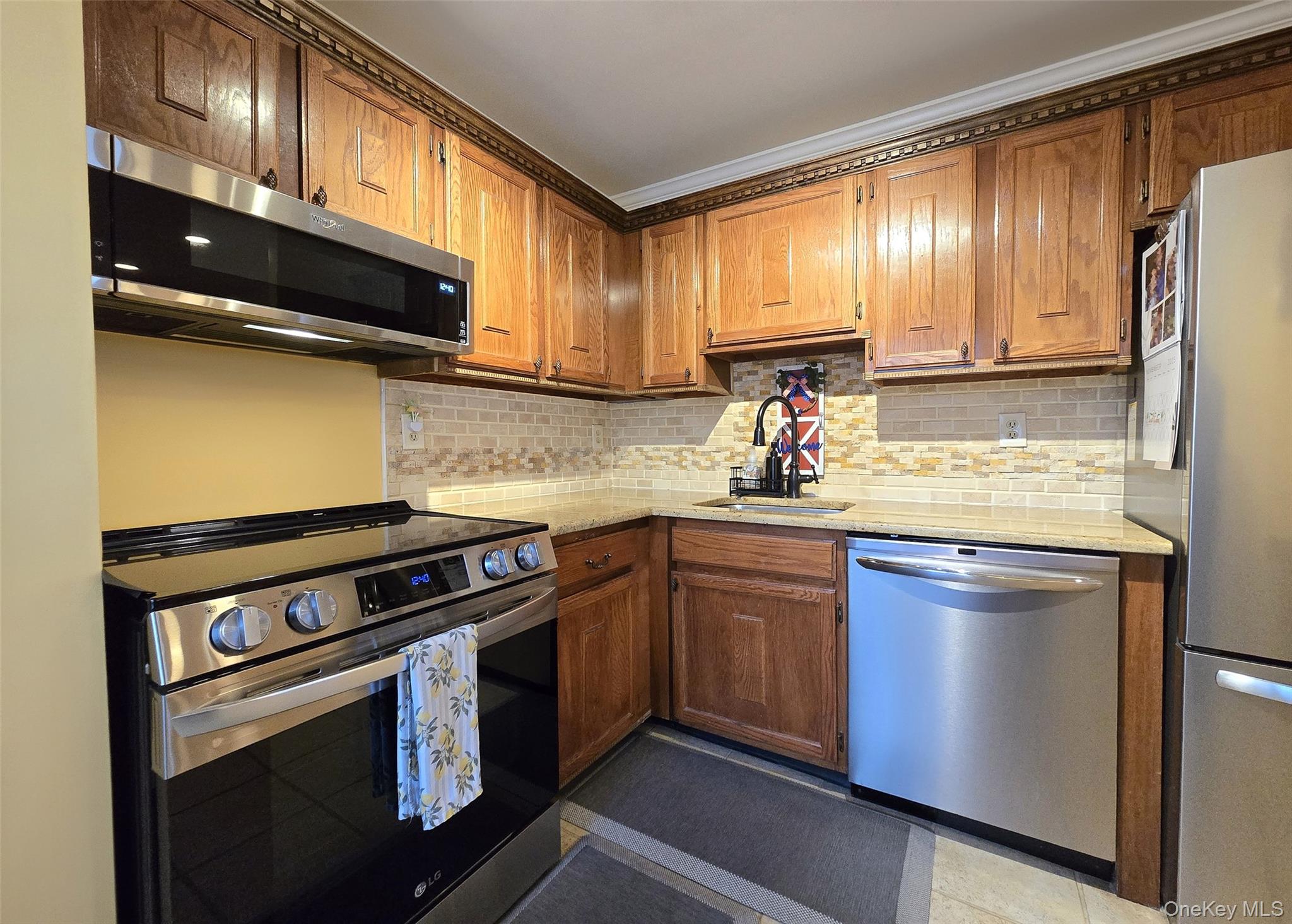 #8 photo, 392 Clubhouse Court, Coram , NY 11727