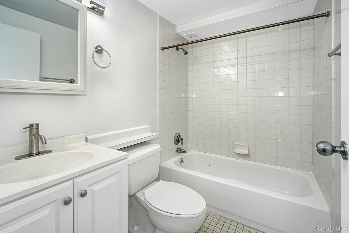 #16 photo, 123 Mamaroneck Avenue, Mamaroneck , NY 10543