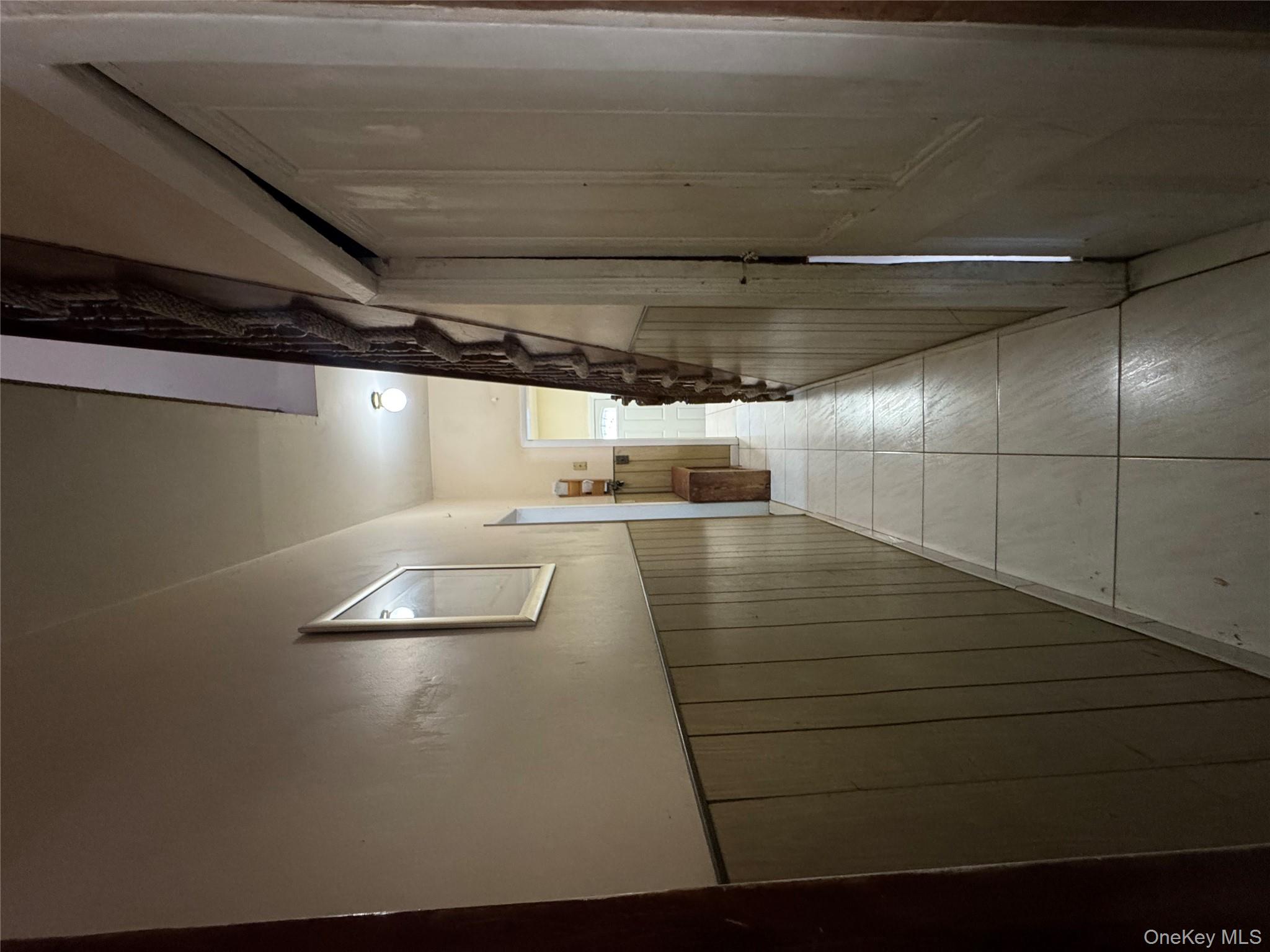 #19 photo, 690 E 240th Street, Bronx , NY 10470