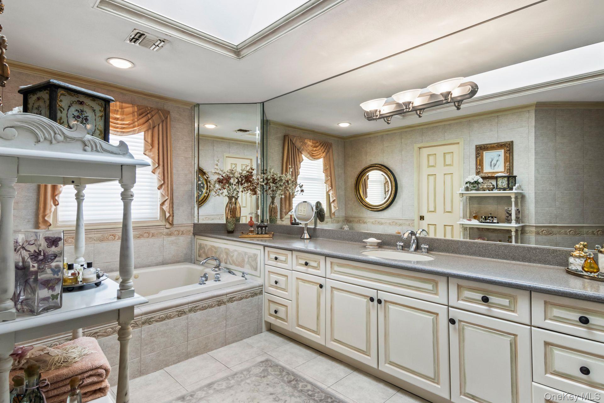 #19 photo, 77 The Woods, Commack , NY 11725