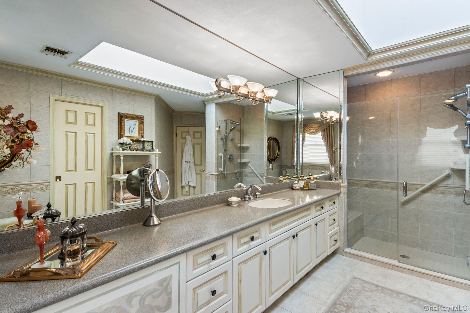 #20 photo, 77 The Woods, Commack , NY 11725