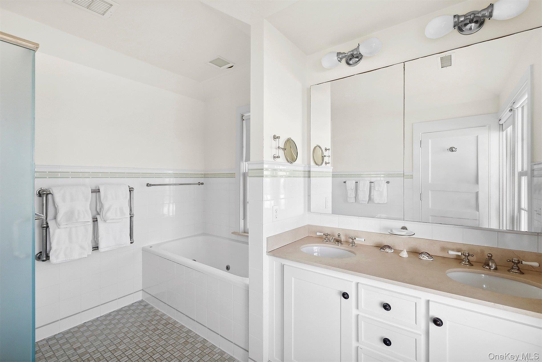 #14 photo, 165 Lily Pond Lane, East Hampton , NY 11937