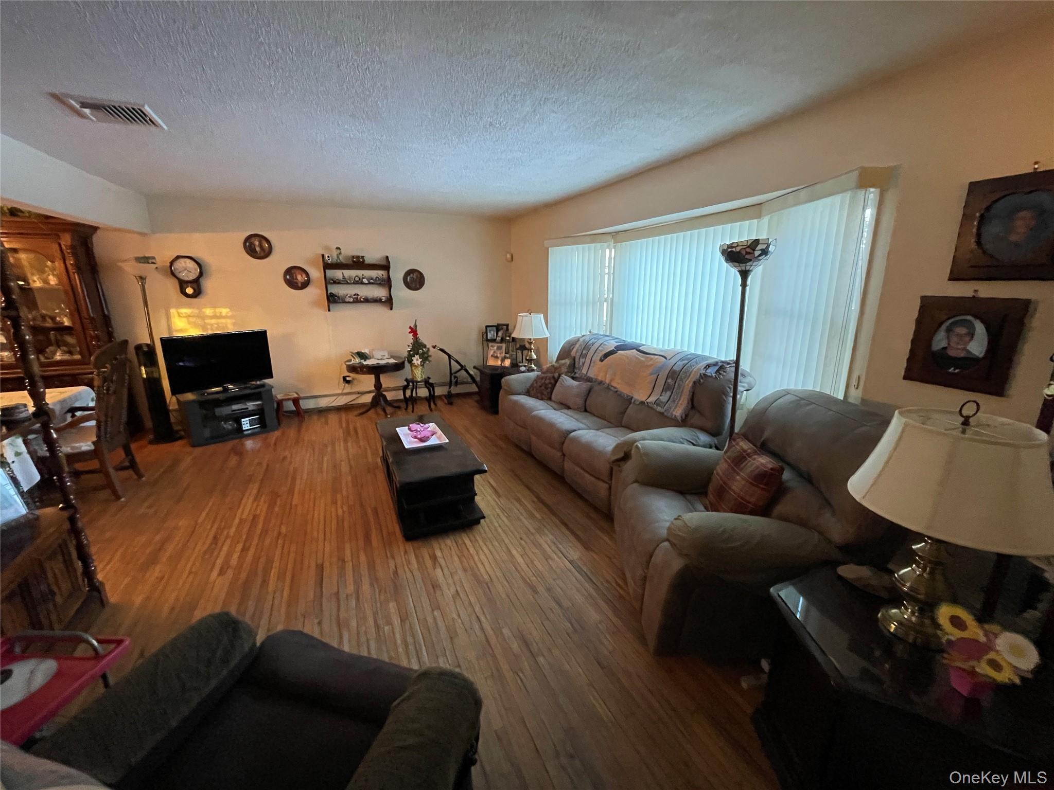 #4 photo, 1286 America Avenue, 東長島 West Babylon , NY 11704