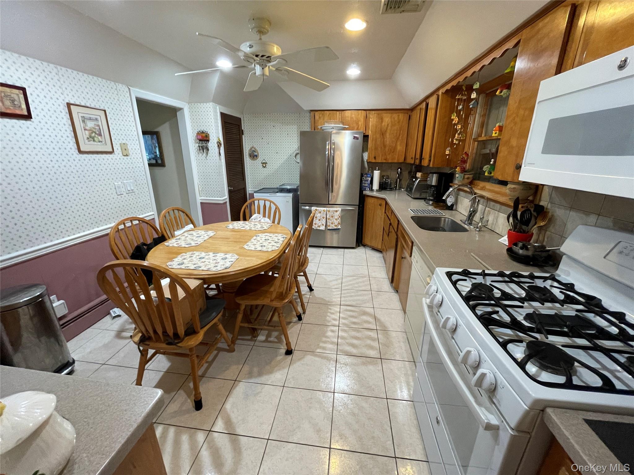 #7 photo, 1286 America Avenue, 東長島 West Babylon , NY 11704