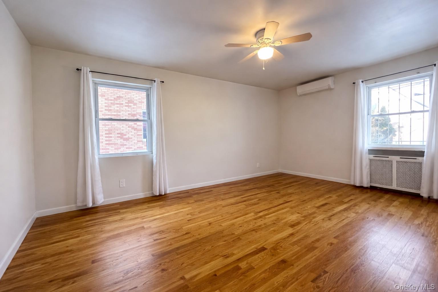 #4 photo, 76-30 172nd Street, Fresh Meadows , NY 11366