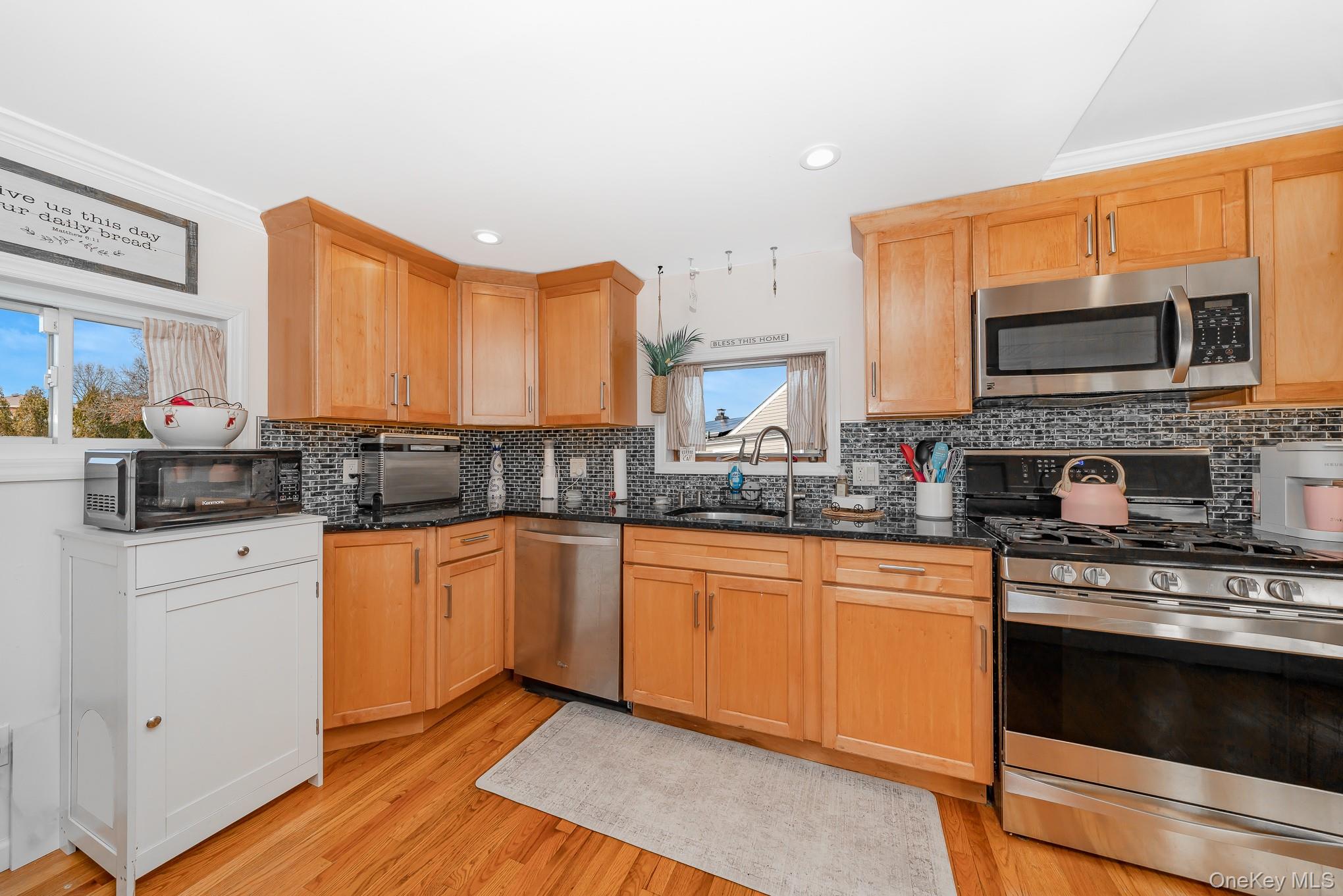 #12 photo, 161 Division Avenue, ナッソー郡 Massapequa , NY 11758