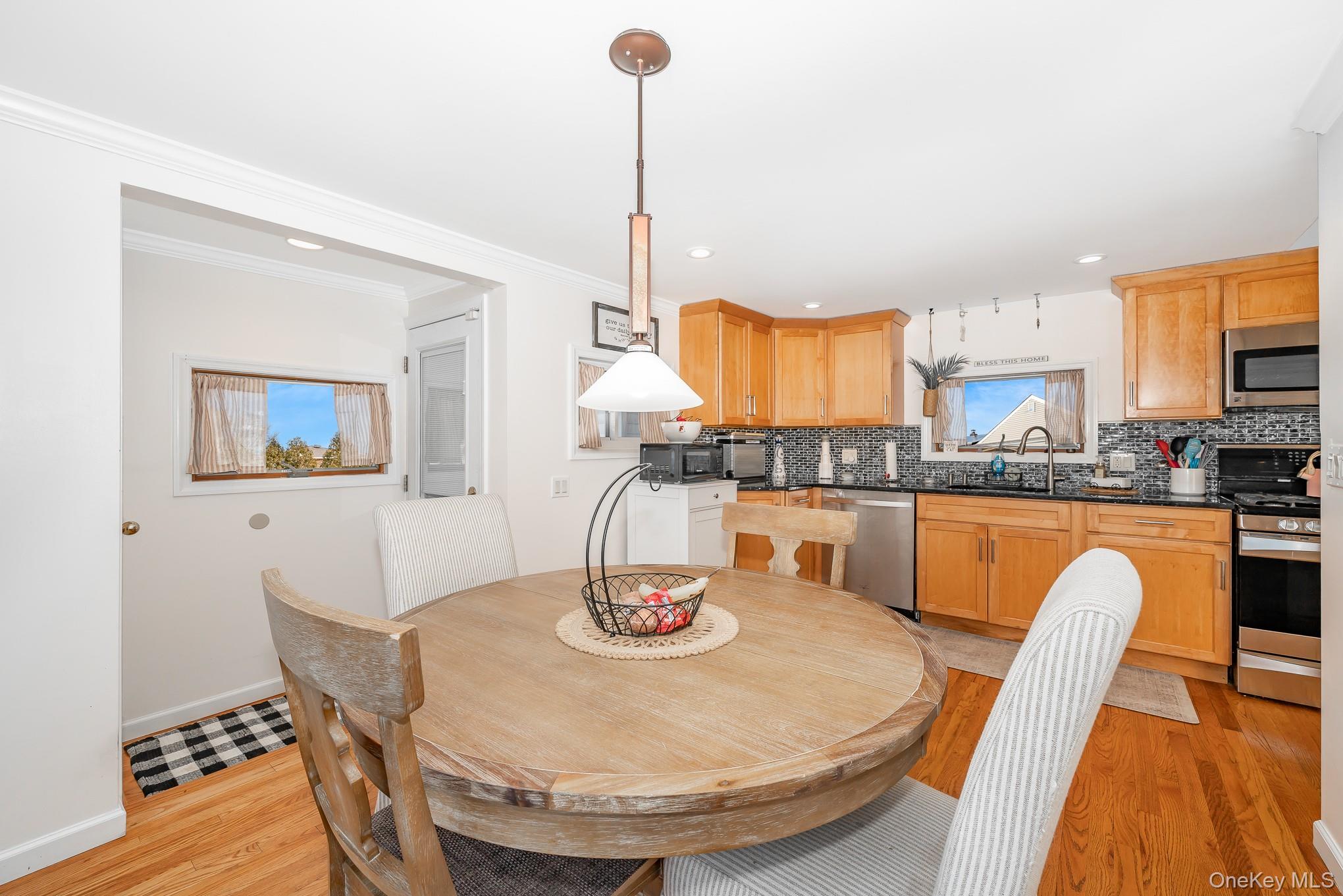 #14 photo, 161 Division Avenue, ナッソー郡 Massapequa , NY 11758