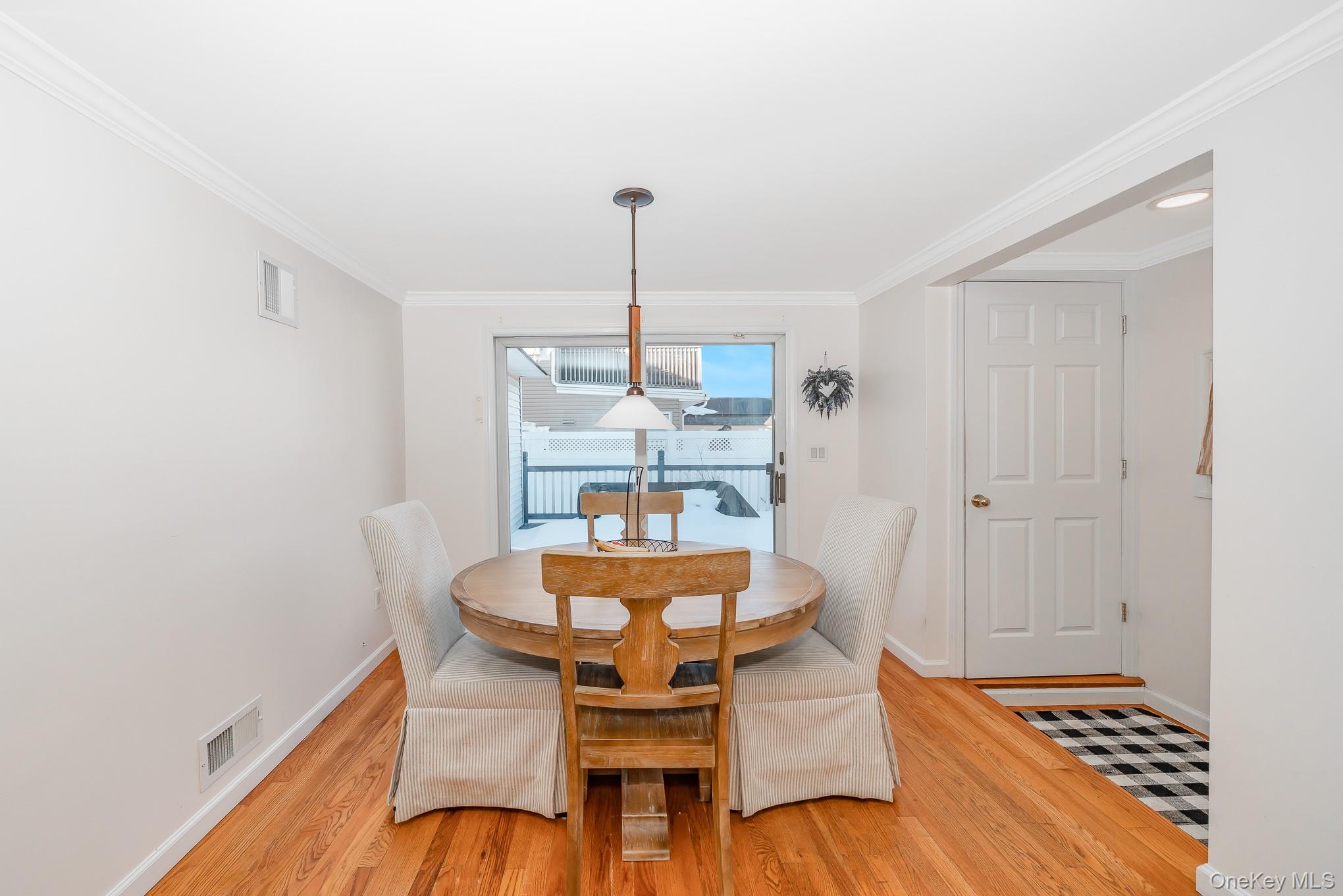 #15 photo, 161 Division Avenue, ナッソー郡 Massapequa , NY 11758