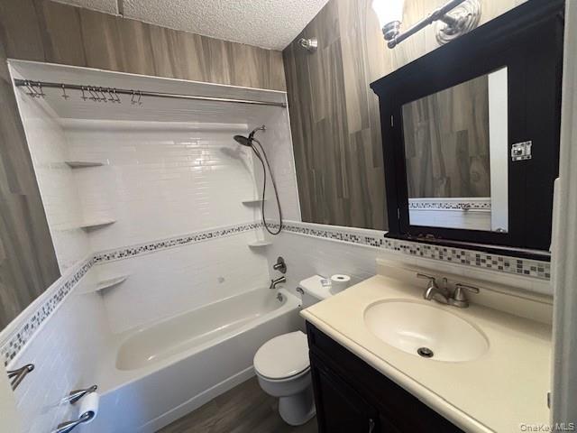 #11 photo, 205 Mineola Boulevard, Mineola , NY 11501