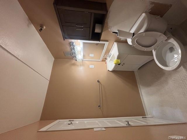 #16 photo, 205 Mineola Boulevard, Mineola , NY 11501