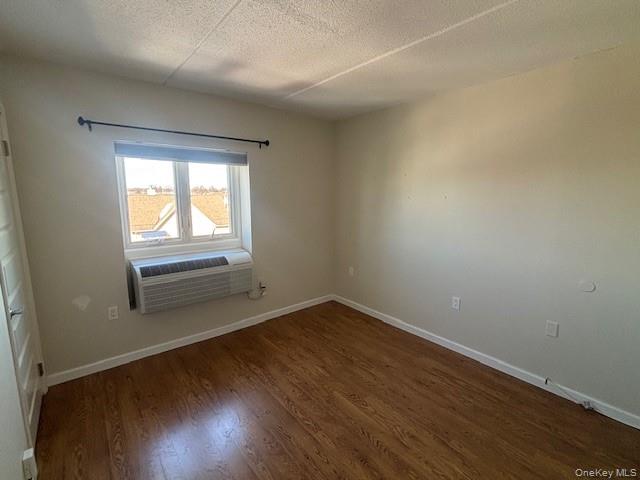 #19 photo, 205 Mineola Boulevard, Mineola , NY 11501