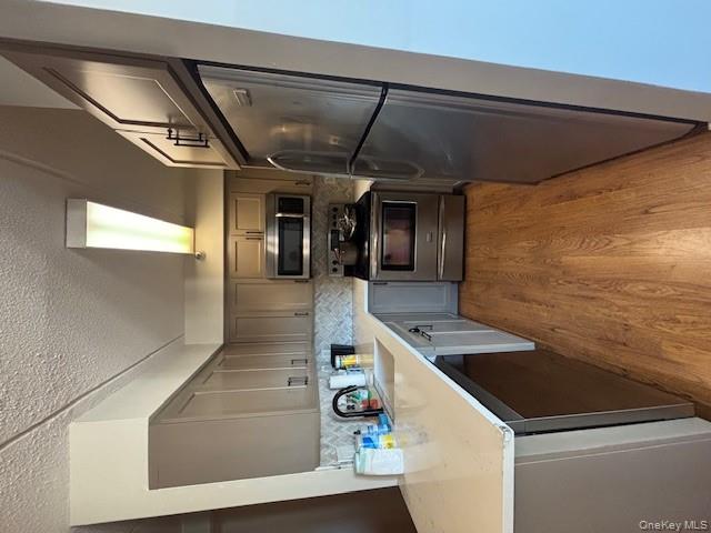 #8 photo, 205 Mineola Boulevard, Mineola , NY 11501