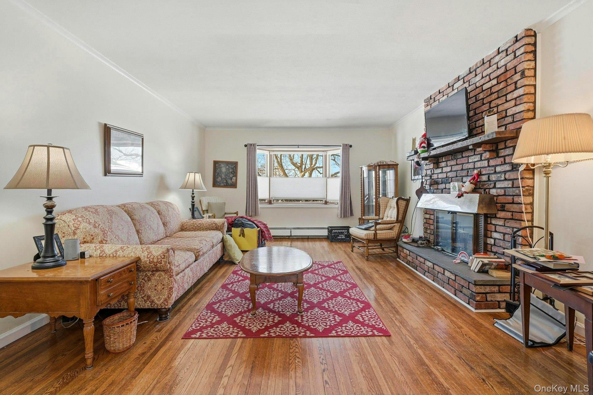 #10 photo, 111 King Street, हिक्सविले Hicksville , NY 11801