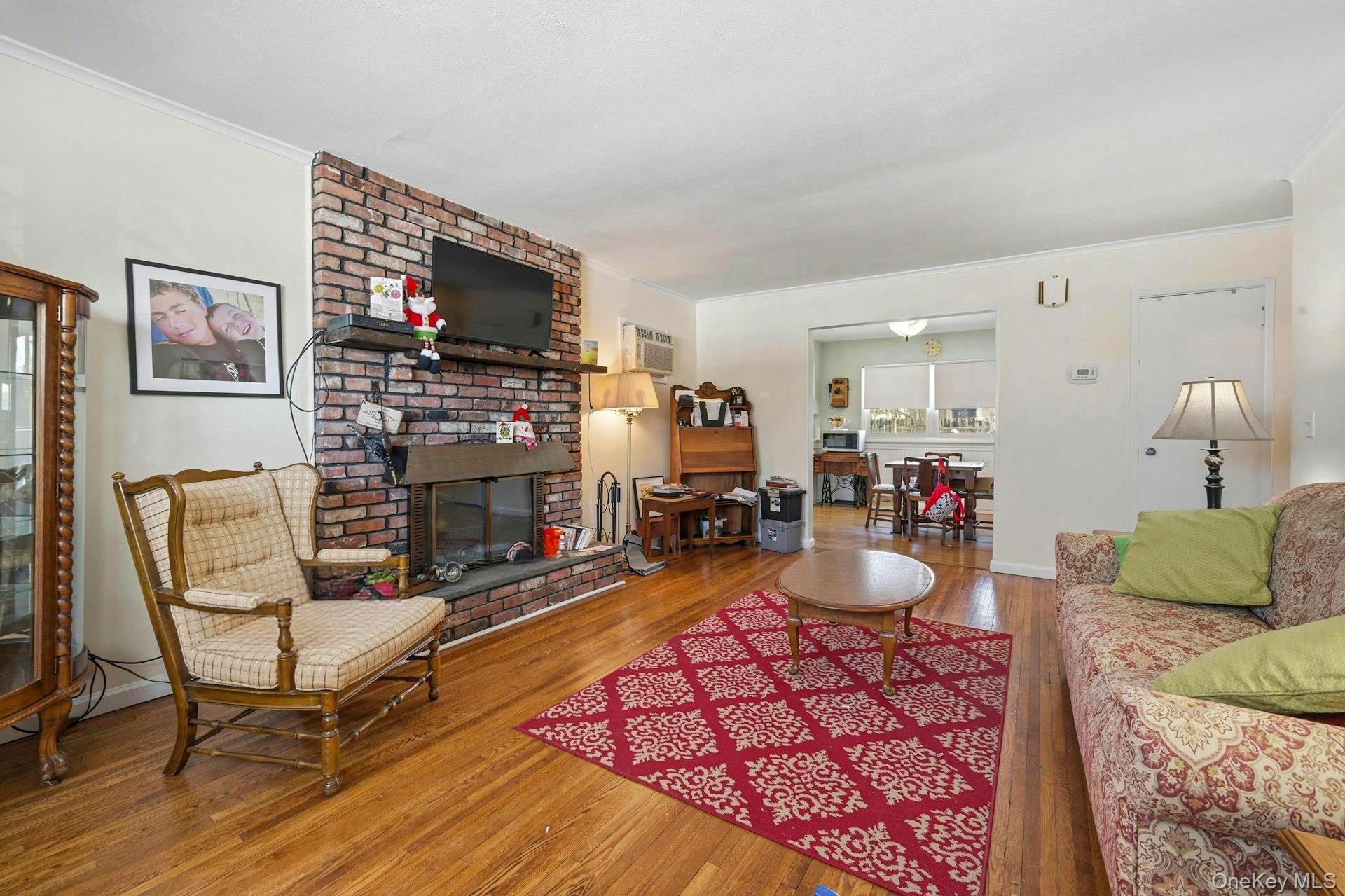 #13 photo, 111 King Street, हिक्सविले Hicksville , NY 11801