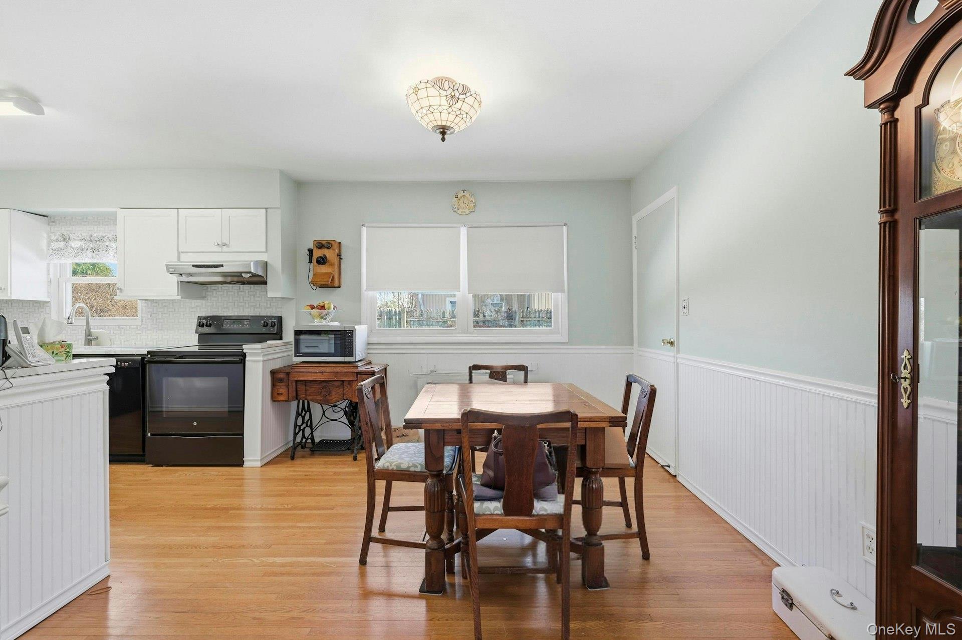 #14 photo, 111 King Street, हिक्सविले Hicksville , NY 11801