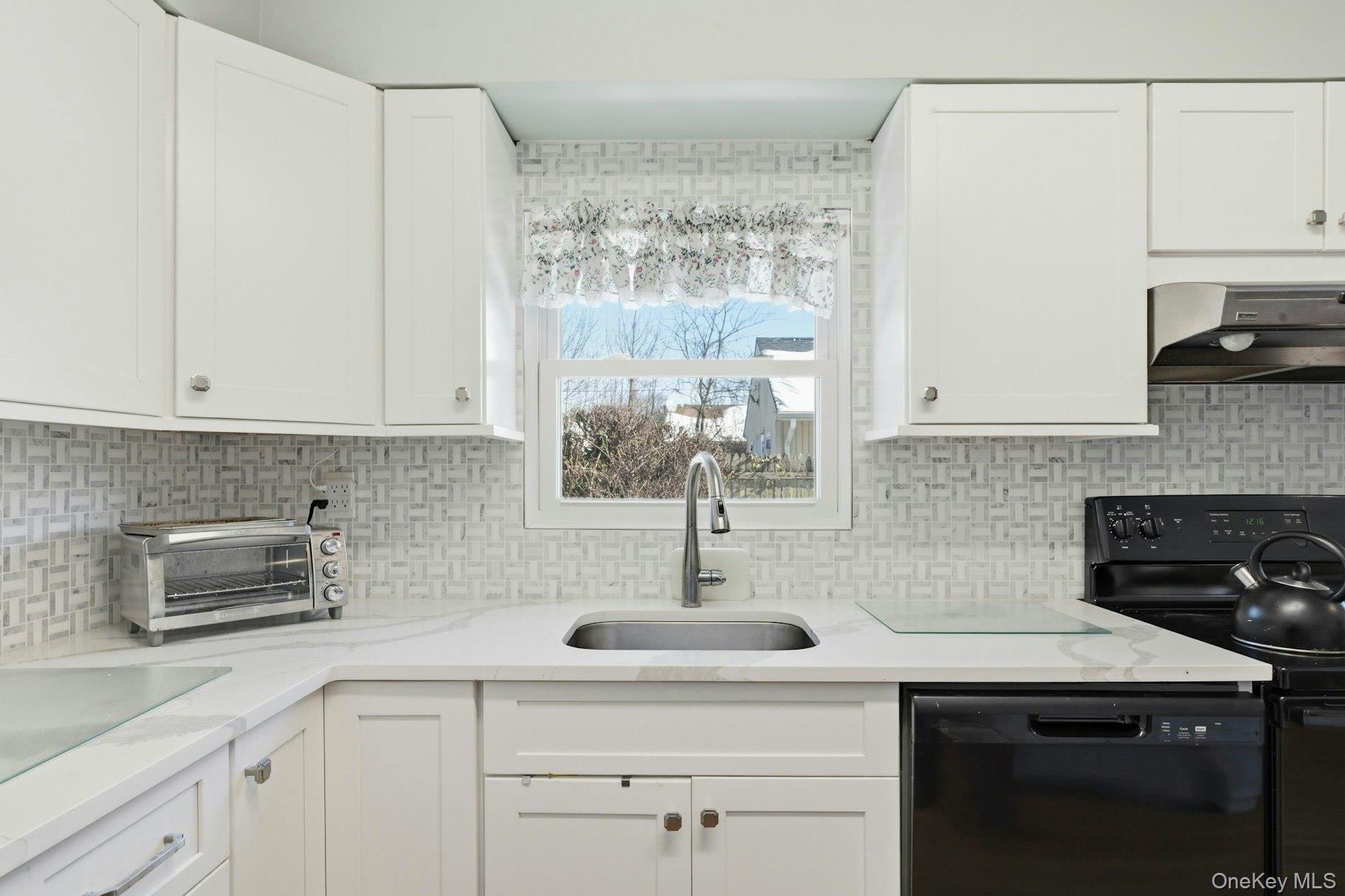 #19 photo, 111 King Street, हिक्सविले Hicksville , NY 11801