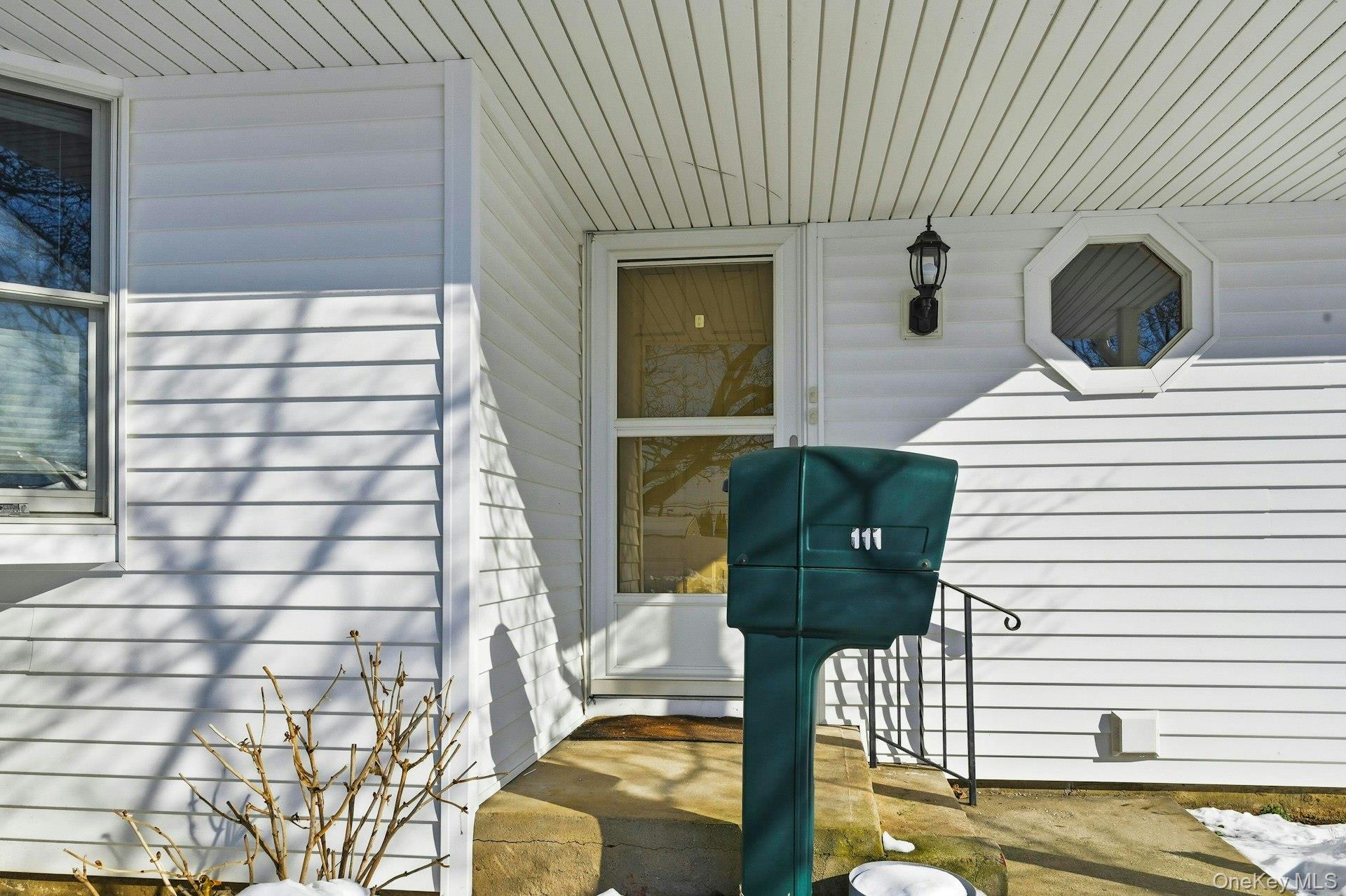 #8 photo, 111 King Street, हिक्सविले Hicksville , NY 11801