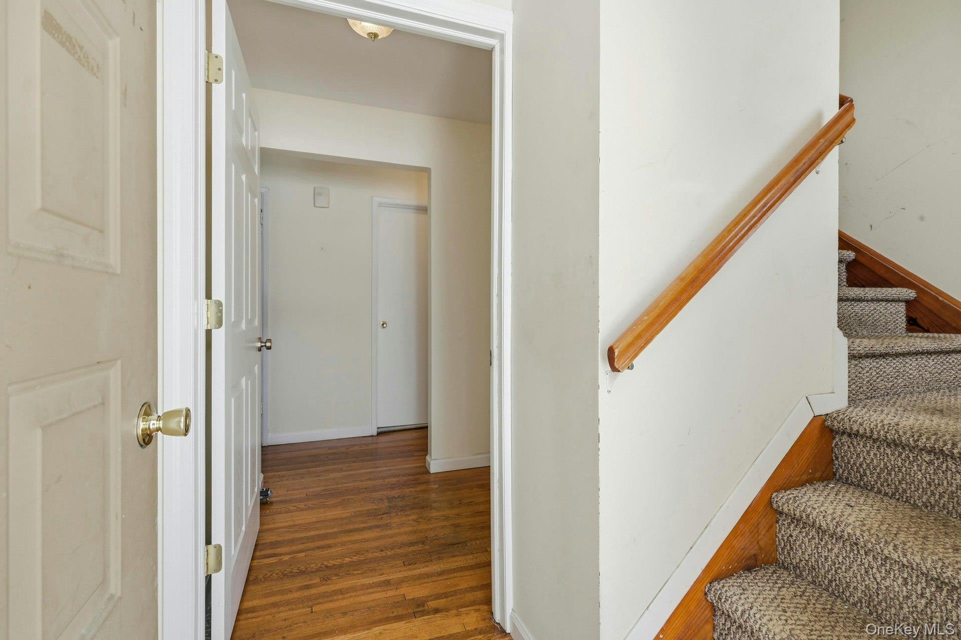 #9 photo, 111 King Street, हिक्सविले Hicksville , NY 11801