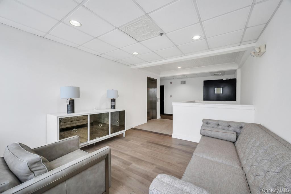 #20 photo, 202 Main Street, Port Jefferson , NY 11777