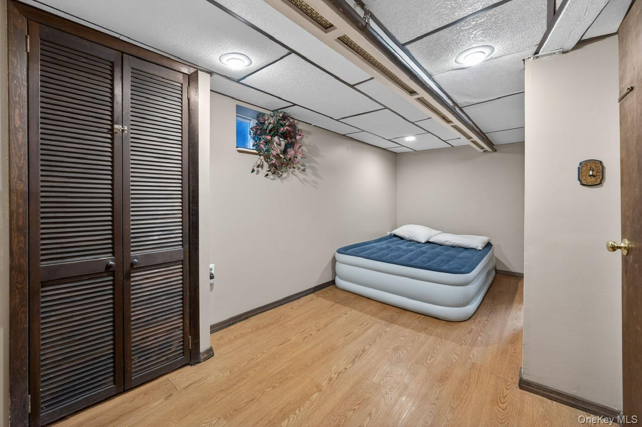 #3 photo, 7748 74th Street, קווינס Glendale , NY 11385