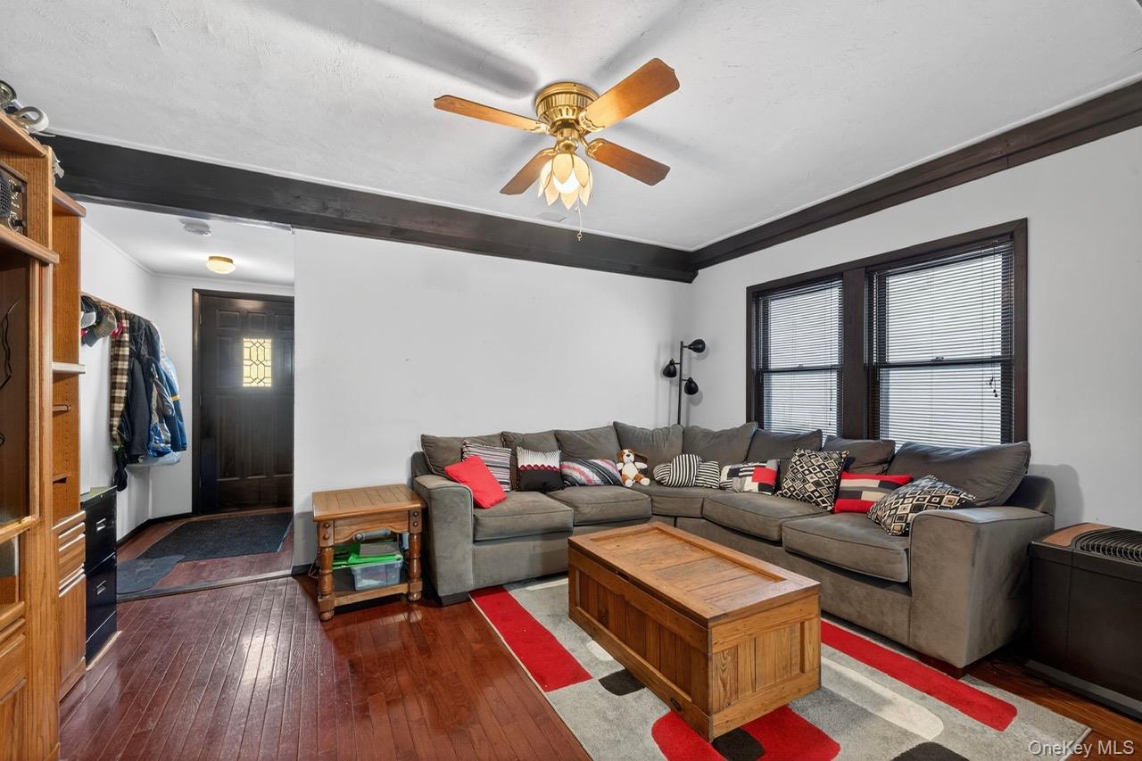 #9 photo, 7748 74th Street, קווינס Glendale , NY 11385