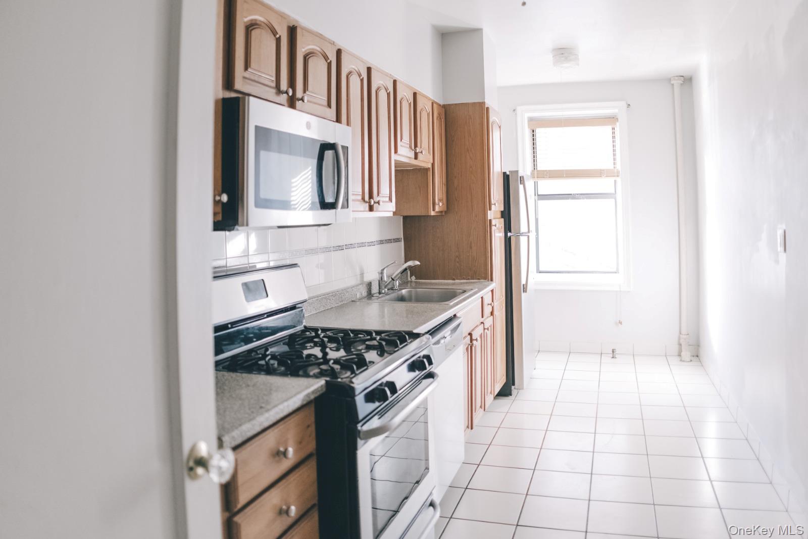 #7 photo, 50-05 43 Ave, Woodside , NY 11377