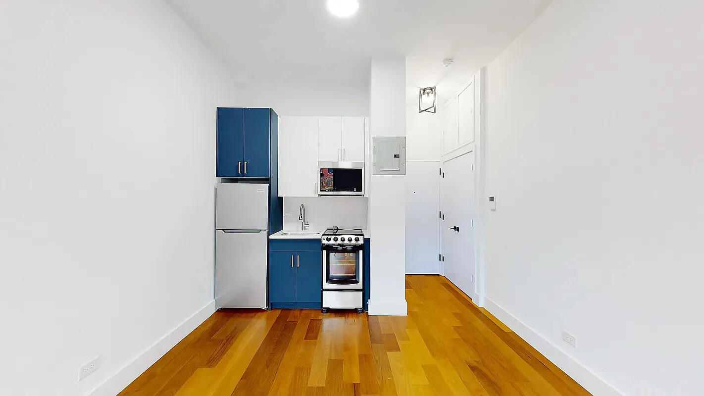 #8 photo, New York City, Hell's Kitchen , NY 10036