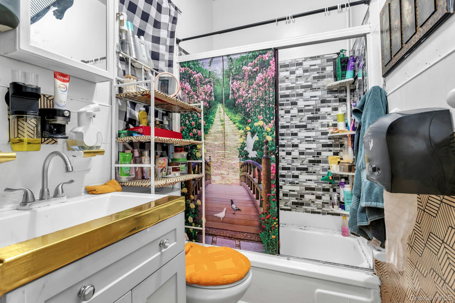 #16 photo, 3223 95th Street, एल्महर्स्ट East Elmhurst , NY 11369