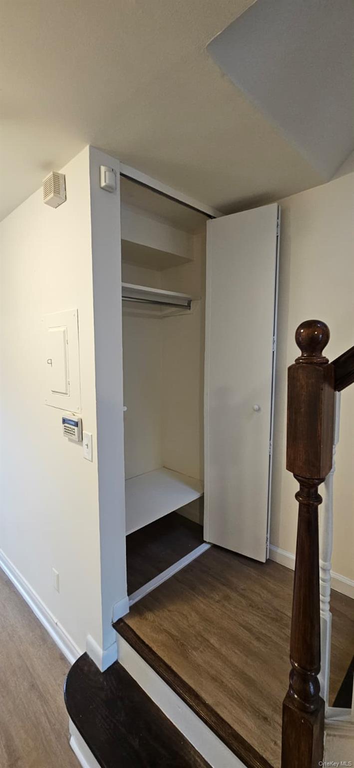 #7 photo, 492 N Broadway, White Plains , NY 10603