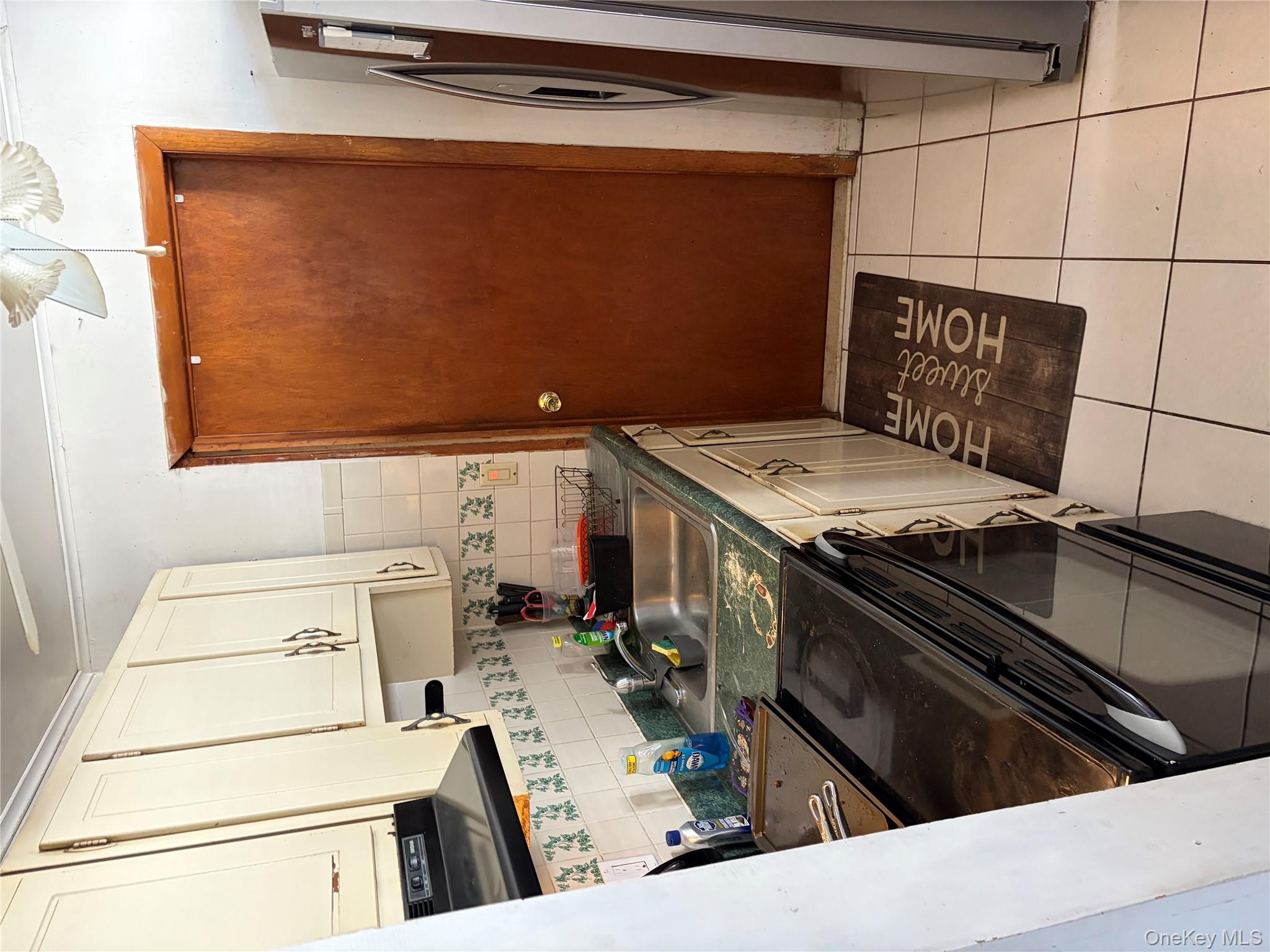 #4 photo, 18 Melrose Avenue, East Northport , NY 11731