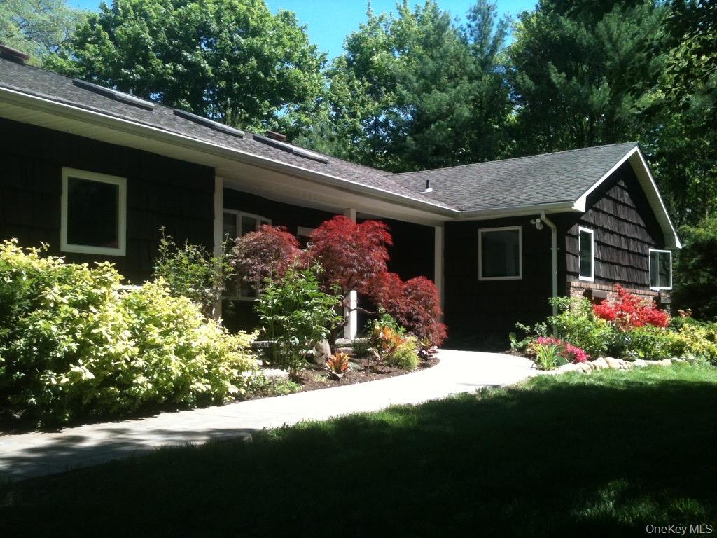 #1 photo, 5 Mannetto Hill Road, Huntington , NY 11743
