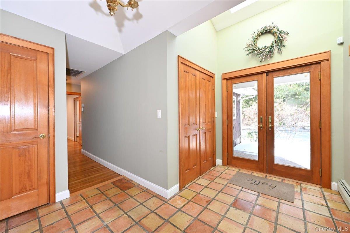 #13 photo, 5 Mannetto Hill Road, Huntington , NY 11743