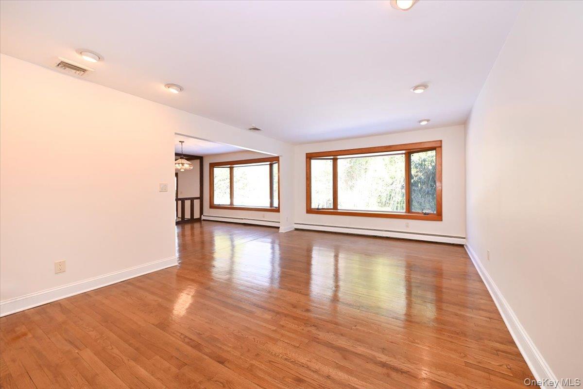 #14 photo, 5 Mannetto Hill Road, Huntington , NY 11743