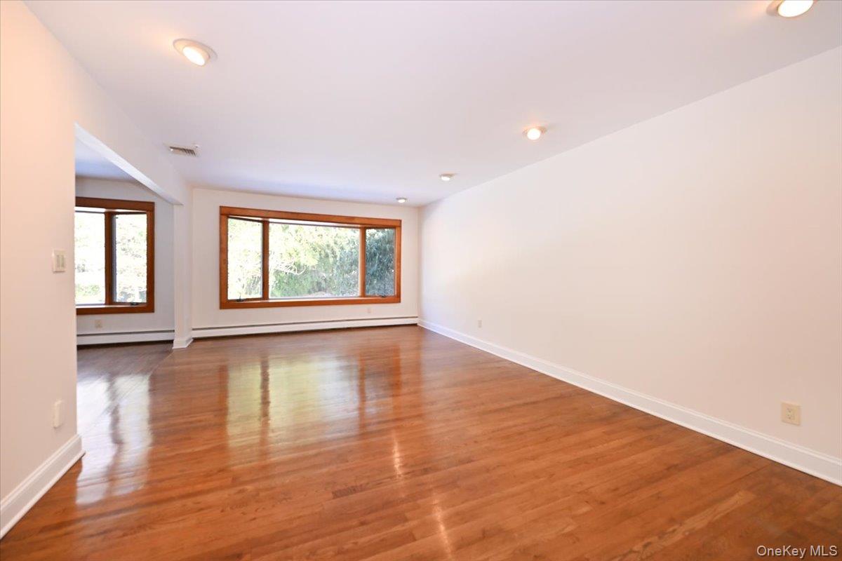 #15 photo, 5 Mannetto Hill Road, Huntington , NY 11743