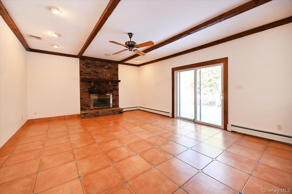 #19 photo, 5 Mannetto Hill Road, Huntington , NY 11743